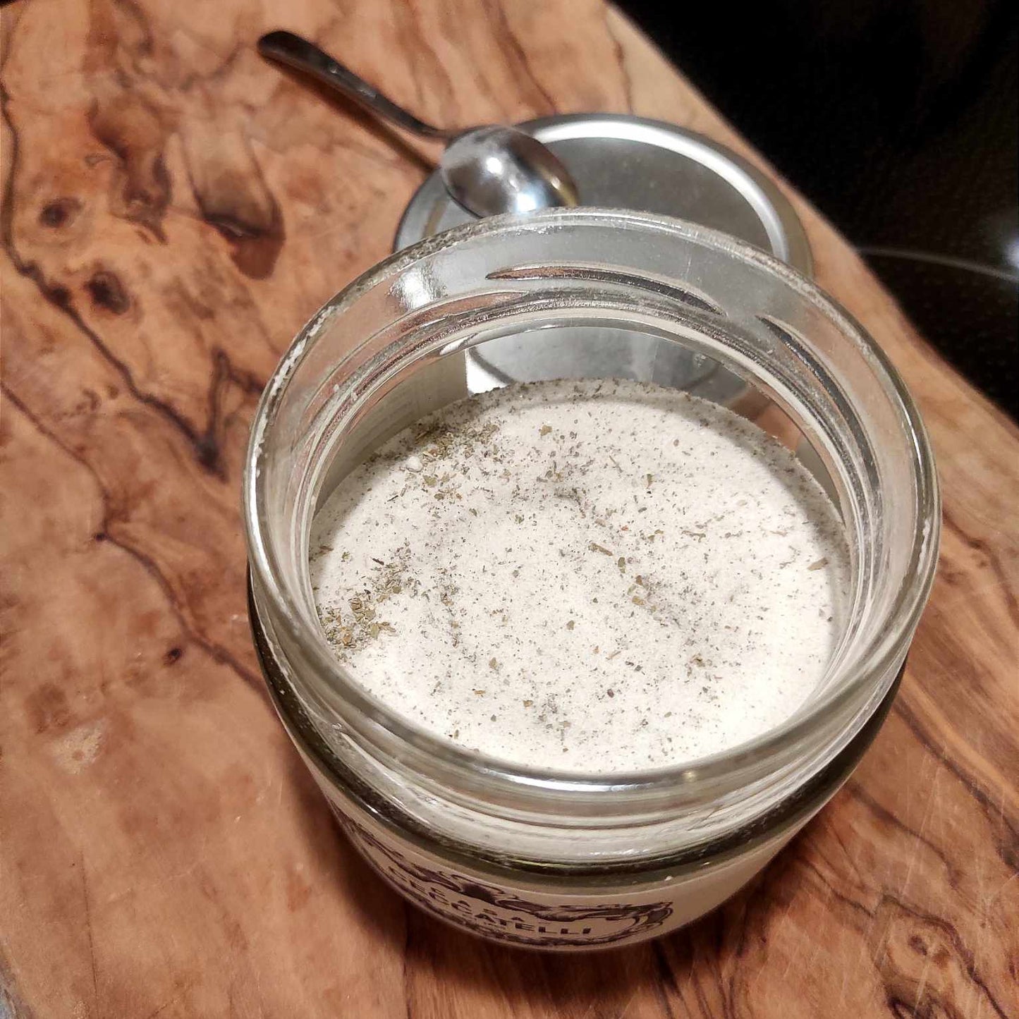 Aromatisches Salz mit italienischen Kräutern
