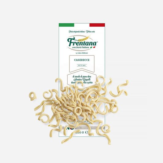 Caserecce-Nudeln aus alten Getreidesorten vor einer Verpackung mit italienischen Farben und dem Schriftzug „Frentana“, 500 g.
